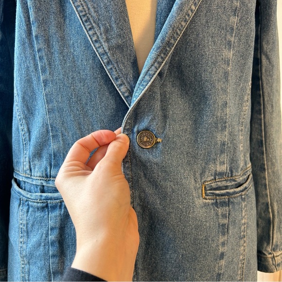 Vintage 80’s/90’s Liz Wear Faded Denim Blazer - Picture 9 of 12